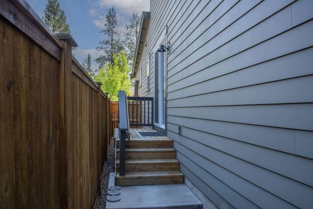 936 E Black Butte Avenue, Sisters, OR 97759