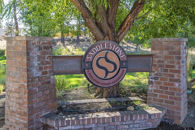 936 E Black Butte Avenue, Sisters, OR 97759