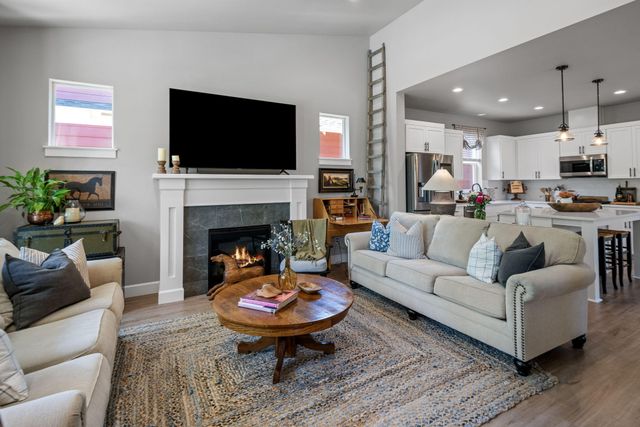 936 E Black Butte Avenue, Sisters, OR 97759