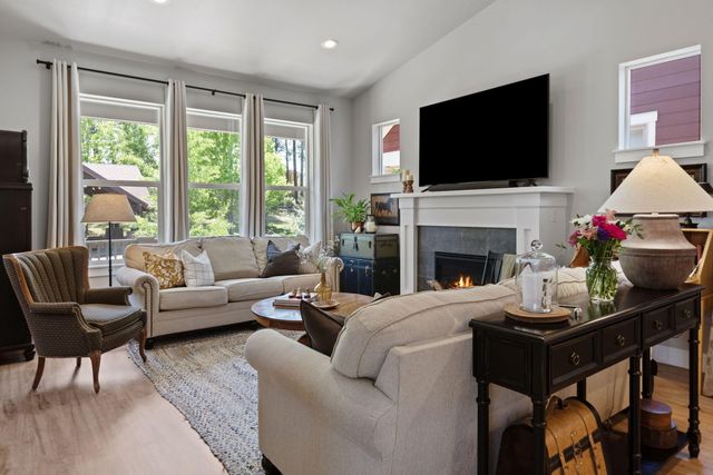 936 E Black Butte Avenue, Sisters, OR 97759