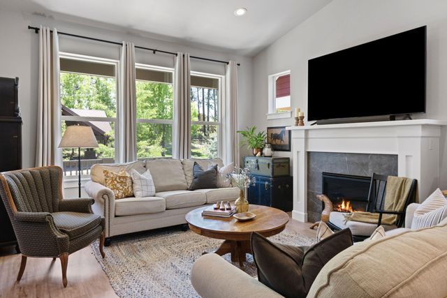 936 E Black Butte Avenue, Sisters, OR 97759