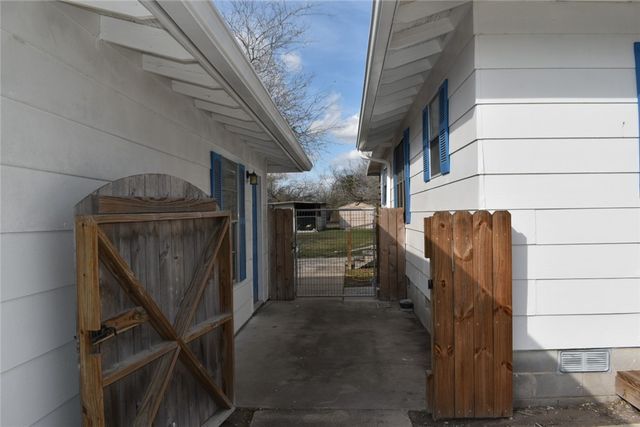 235 County Road 3053, Orange Grove, TX 78372