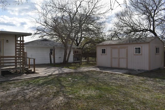 235 County Road 3053, Orange Grove, TX 78372