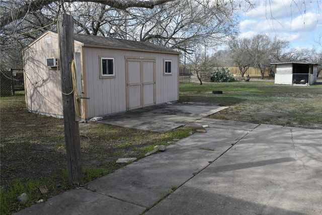 235 County Road 3053, Orange Grove, TX 78372