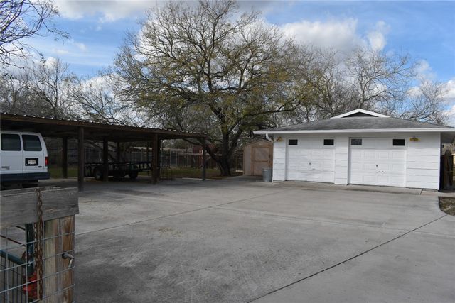 235 County Road 3053, Orange Grove, TX 78372