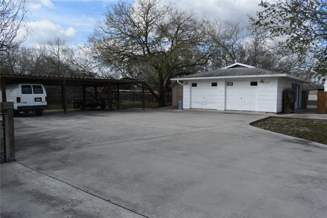 235 County Road 3053, Orange Grove, TX 78372