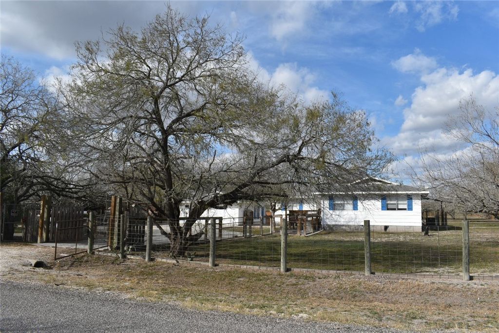 235 County Road 3053, Orange Grove, TX 78372