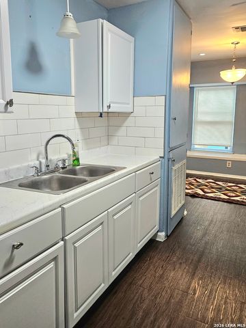 6903 E Belforest, San Antonio, TX 78239