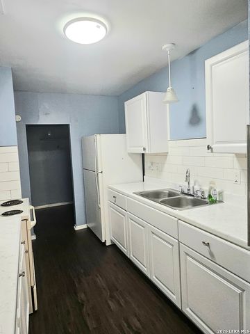 6903 E Belforest, San Antonio, TX 78239