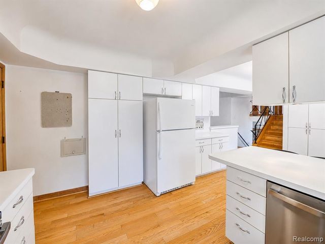 6970 Wing Lake Road, Bloomfield Hills, MI 48301