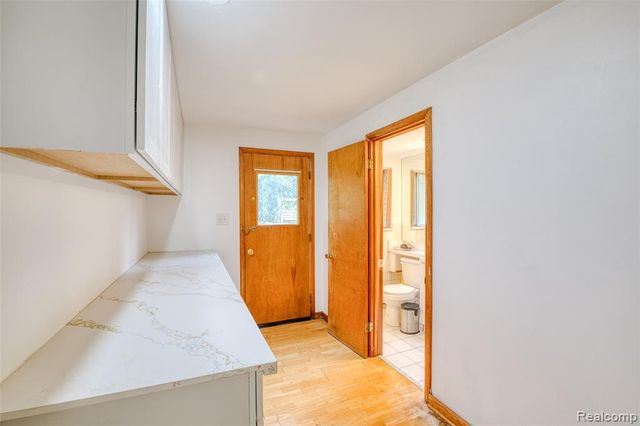 6970 Wing Lake Road, Bloomfield Hills, MI 48301