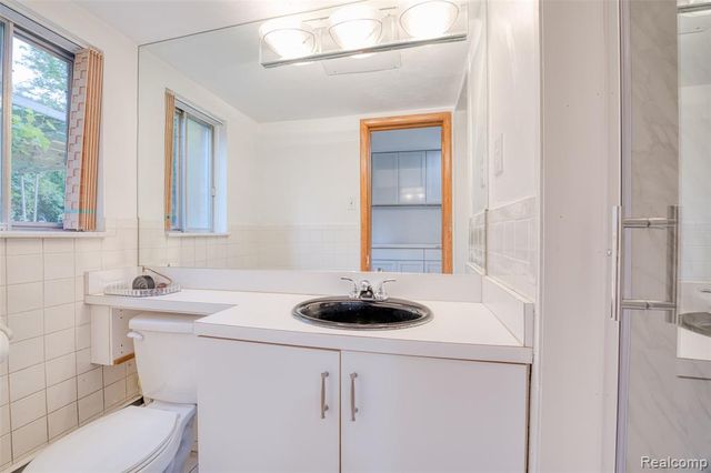 6970 Wing Lake Road, Bloomfield Hills, MI 48301