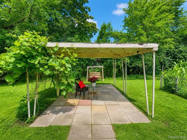6970 Wing Lake Road, Bloomfield Hills, MI 48301