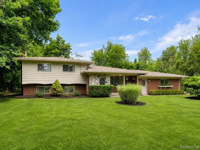 6970 Wing Lake Road, Bloomfield Hills, MI 48301