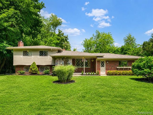 6970 Wing Lake Road, Bloomfield Hills, MI 48301