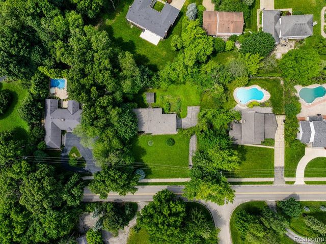 6970 Wing Lake Road, Bloomfield Hills, MI 48301