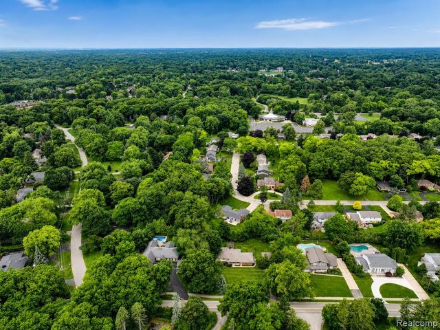 6970 Wing Lake Road, Bloomfield Hills, MI 48301
