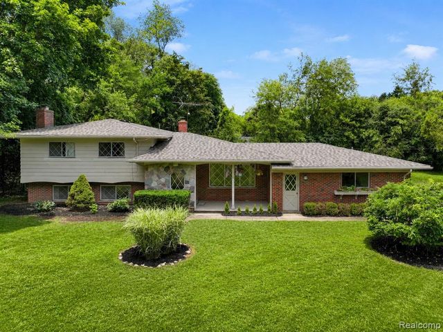 6970 Wing Lake Road, Bloomfield Hills, MI 48301