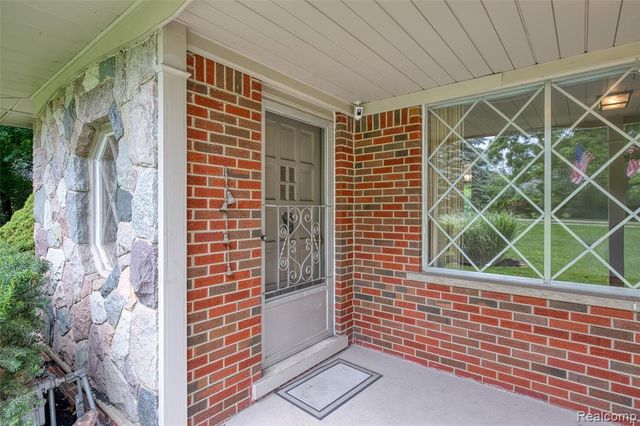 6970 Wing Lake Road, Bloomfield Hills, MI 48301