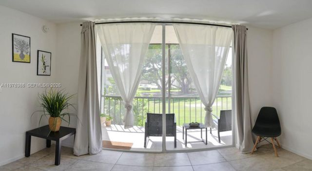 8901 S Hollybrook Blvd 206, Pembroke Pines, FL 33025