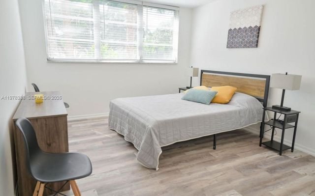 8901 S Hollybrook Blvd 206, Pembroke Pines, FL 33025