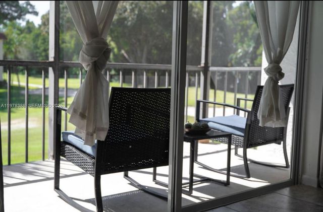 8901 S Hollybrook Blvd 206, Pembroke Pines, FL 33025