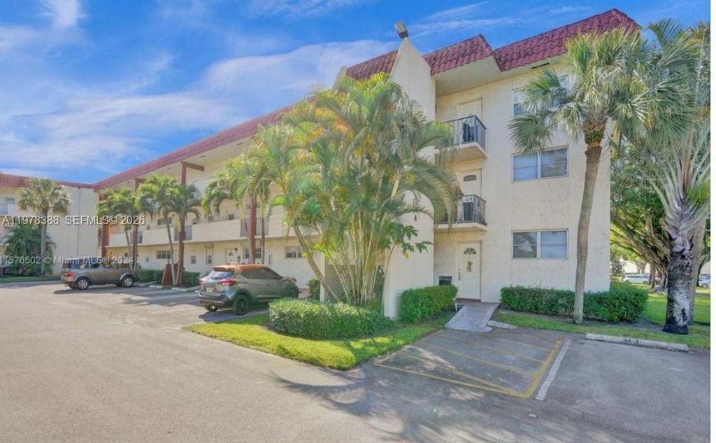 8901 S Hollybrook Blvd 206, Pembroke Pines, FL 33025