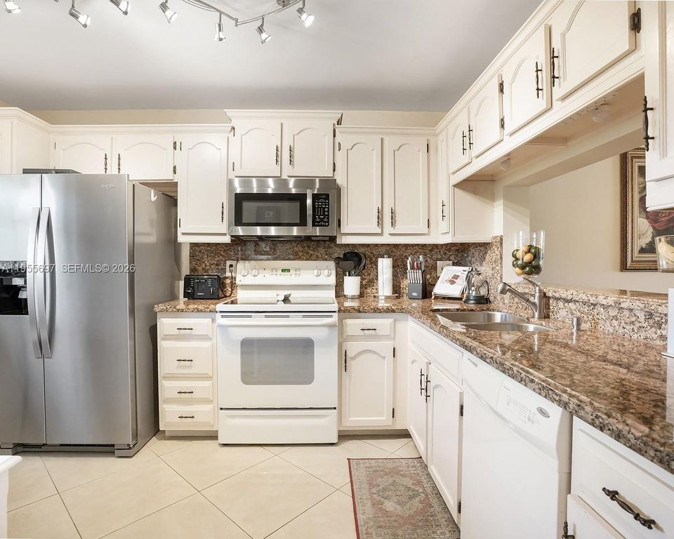 3591 Environ Blvd A404, Lauderhill, FL 33319