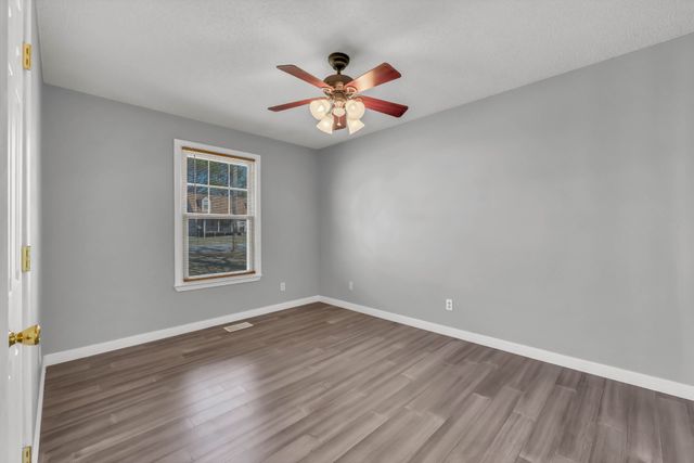 414 Newman Dr, Clarksville, TN 37042