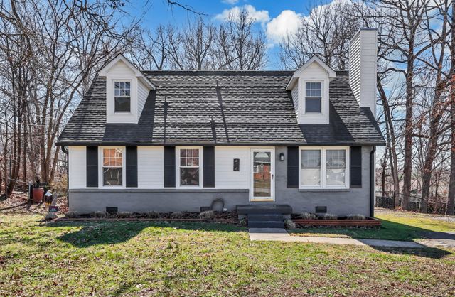 414 Newman Dr, Clarksville, TN 37042