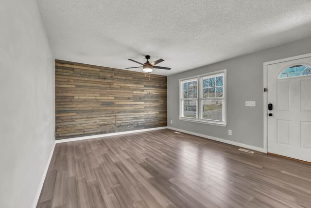 414 Newman Dr, Clarksville, TN 37042