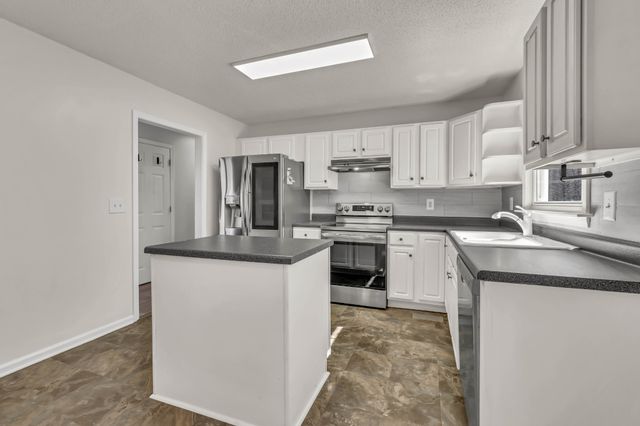 414 Newman Dr, Clarksville, TN 37042