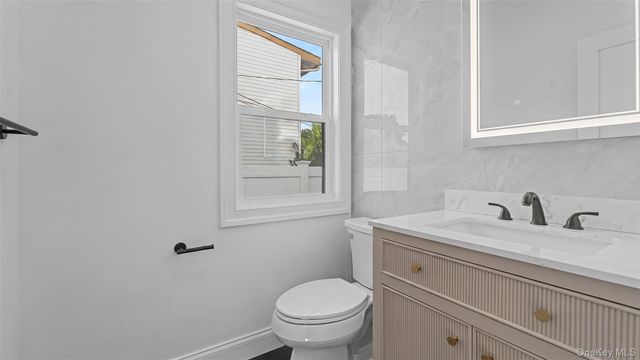 41 Chase Lane, Levittown, NY 11756