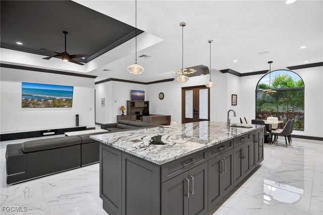 2801 SE 18th CT, Cape Coral, FL 33904