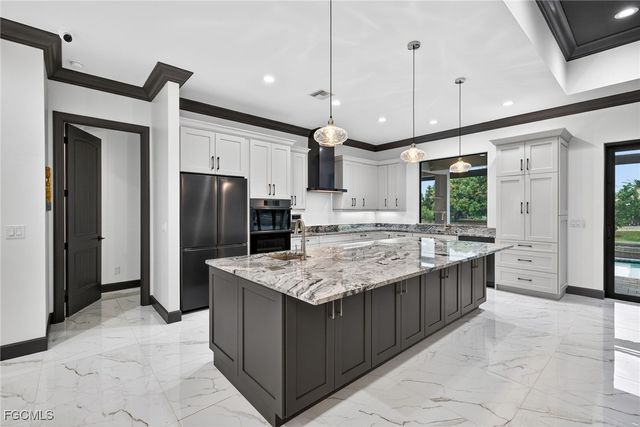 2801 SE 18th CT, Cape Coral, FL 33904