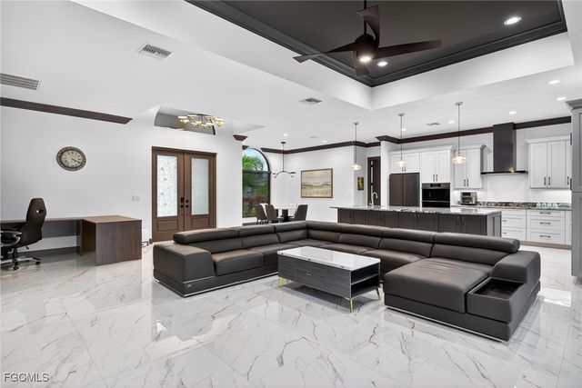 2801 SE 18th CT, Cape Coral, FL 33904