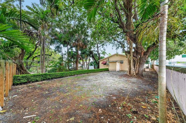 762 NE 131st St 762, North Miami, FL 33161