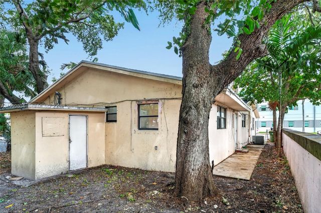 762 NE 131st St 762, North Miami, FL 33161