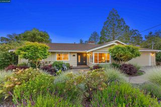 26 Carisbrook Dr, Orinda, CA 94563