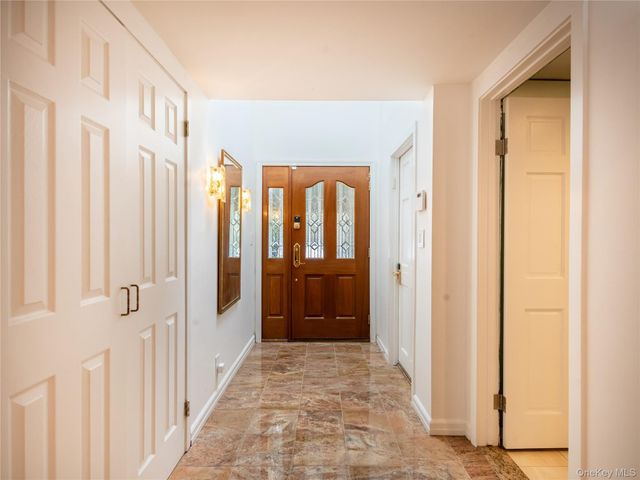 127 Wooleys Lane, Great Neck, NY 11023