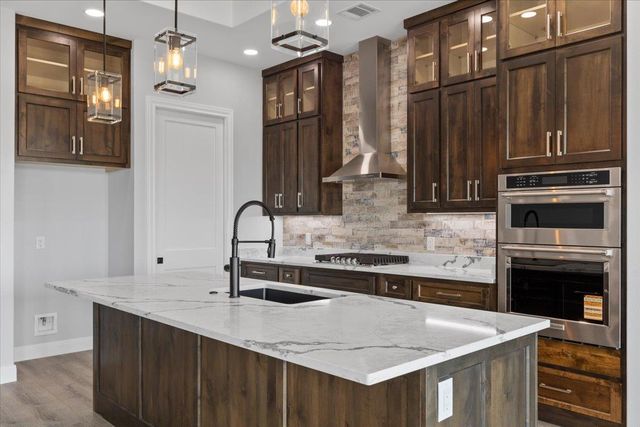 103 Arborvita PL, Bastrop, TX 78602