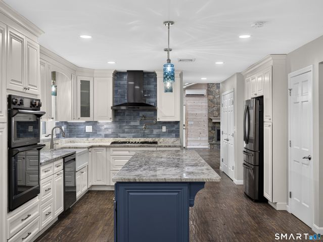 16 Cardinal Road, East Lyme, CT 06333
