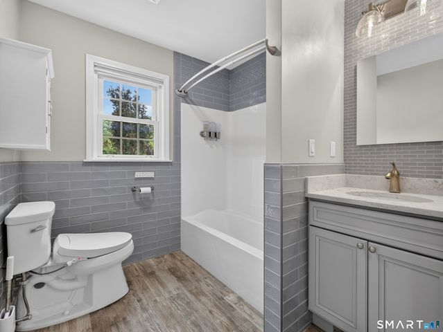 16 Cardinal Road, East Lyme, CT 06333