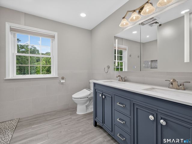 16 Cardinal Road, East Lyme, CT 06333