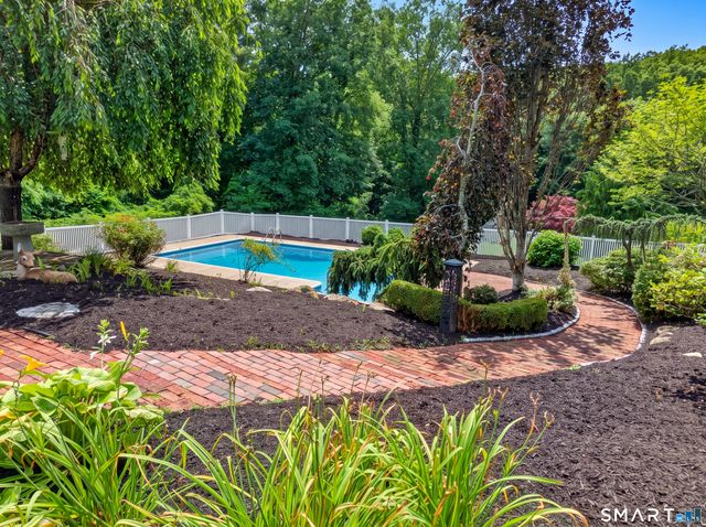 16 Cardinal Road, East Lyme, CT 06333