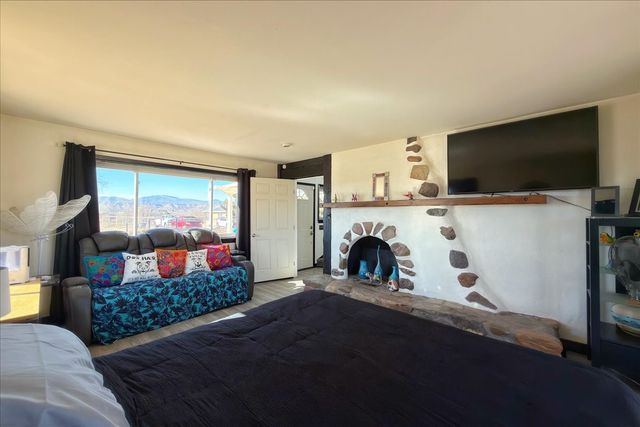 64 County Road 111, Espanola, NM 87532