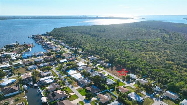 5838 SW 1st CT, Cape Coral, FL 33914