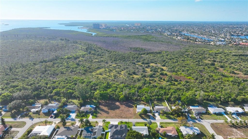 5838 SW 1st CT, Cape Coral, FL 33914