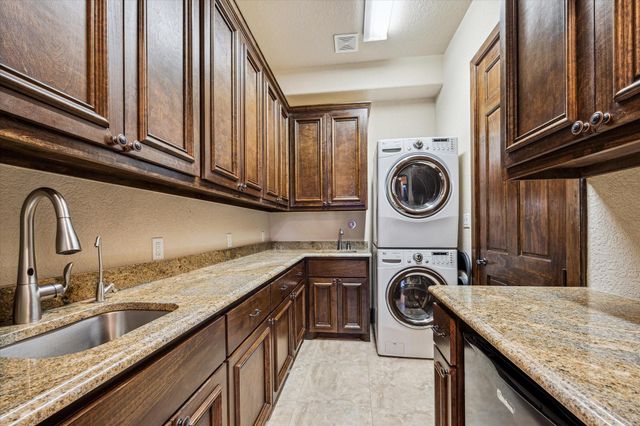 3751 Aberdeen Way, Houston, TX 77025