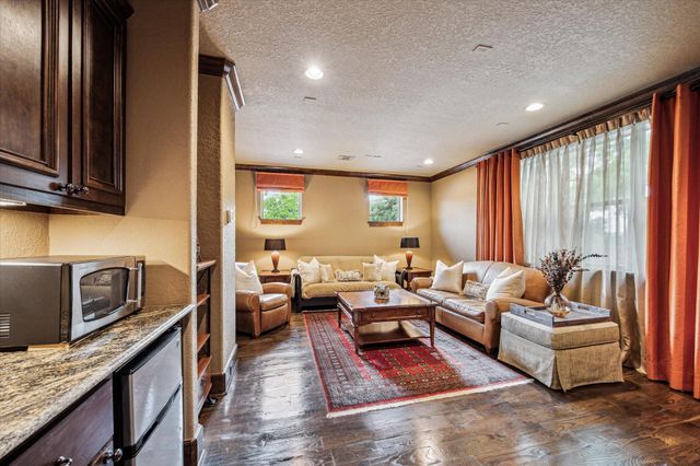 3751 Aberdeen Way, Houston, TX 77025